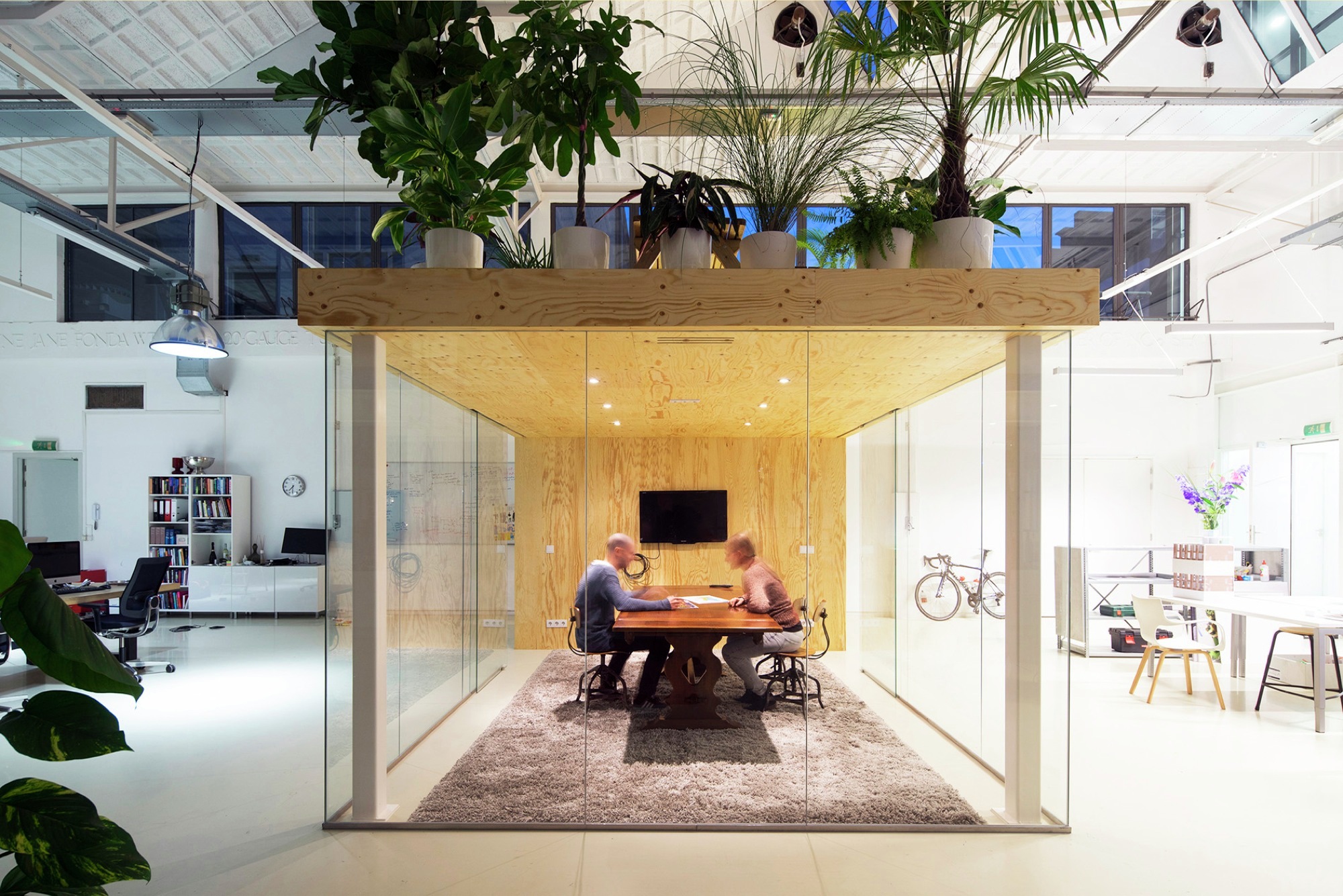 Artisan Workspace — Creative Loft Office